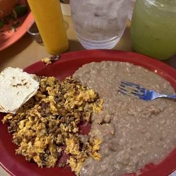 LA VECINDAD - huevos con chorizo - Tacos Near Me - Las Vegas, Nevada LA VECINDAD - huevos con chorizo - Tacos Near Me - Las Vegas, Nevada