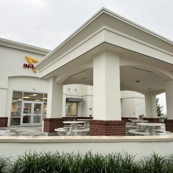 In-N-Out Burger - Outside seating }:{ - Burgers Near Me - Webster, Texas