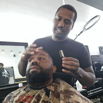 Fab Kutz - There's nothing fresher than a sharp lineup skillfully done with a straight razor! - Barbers Near Me - Sherman Oaks, California Fab Kutz - There's nothing fresher than a sharp lineup skillfully done with a straight razor! - Barbers Near Me - Sherman Oaks, California