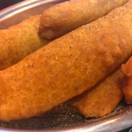 Cut Mirchi! Deep-fried chili peppers, mmm ... ! :-D