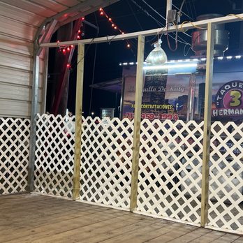 3 Hermanas Taqueria - The back patio area with a lovely breeze on a hot Katy night. Great food & friendly vibes. - Food Trucks Near Me - Houston, Texas 3 Hermanas Taqueria - The back patio area with a lovely breeze on a hot Katy night. Great food & friendly vibes. - Food Trucks Near Me - Houston, Texas
