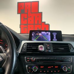 Procartech - Achteruitrijdcamera inbouw in een bmw.