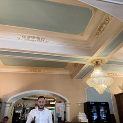 Ristorante Pontile - Attentive Service, historic interiors