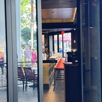 P.F. Chang's - Empty bar - Chinese Near Me - Honolulu, Hawaii