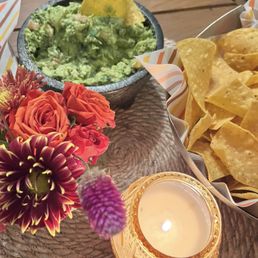 guacamole and chips
