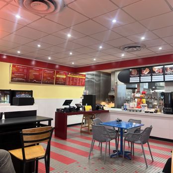 Z Burger - Interior - Burgers Near Me - Alexandria, Virginia