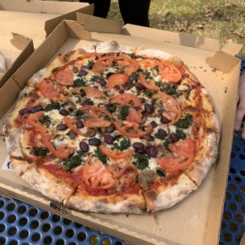 Giuseppi’s Pizza Plus - Tomatoes, olives, spinach and mushrooms - Pizza Near Me - Rockville, Maryland