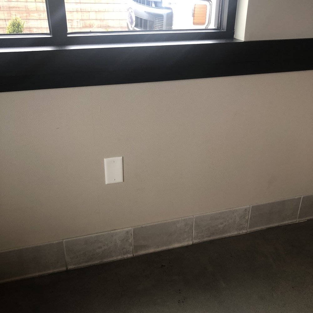 Blocked outlet, because Starbucks is to "cheap" to offer this service! Blocked outlet, because Starbucks is to "cheap" to offer this service!