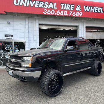 Universal Tire & Wheel - 6" lift with a set of 24x14 wrapped with 33s - Tires Near Me - Lacey, Washington Universal Tire & Wheel - 6" lift with a set of 24x14 wrapped with 33s - Tires Near Me - Lacey, Washington