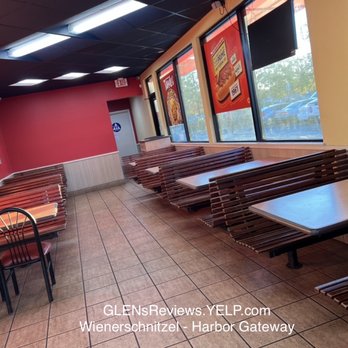 Wienerschnitzel - Their seating area was nice and clean. - Fast Food Near Me - Torrance, California Wienerschnitzel - Their seating area was nice and clean. - Fast Food Near Me - Torrance, California