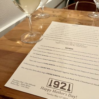 1921 Mount Dora - Seasonal Menu and a glass of Pinot - Cocktail Bars Near Me - Mount Dora, Florida