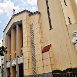 Sto. Domingo Church - The facade along Quezon Ave. Unlike its earlier baroque incarnations, this structure follows "modern Spanish" or mission-style architecture.