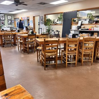 Cedar House Cafeteria - Dining area - Southern Near Me - Birmingham, Alabama