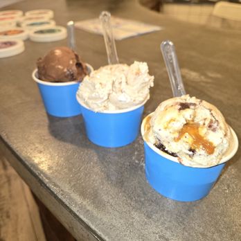 1-900-Ice Cream - Left to Right: Fudge Cakewalk Cinnamon Toast Funch Vanilla Cabanana - Ice Cream & Frozen Yogurt Near Me - Philadelphia, Pennsylvania 1-900-Ice Cream - Left to Right: Fudge Cakewalk Cinnamon Toast Funch Vanilla Cabanana - Ice Cream & Frozen Yogurt Near Me - Philadelphia, Pennsylvania