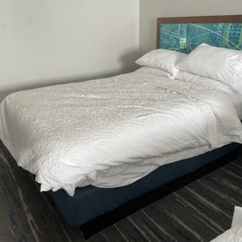 Hampton Inn Old Bridge - This is how they make a bed. - Hotels Near Me - Old Bridge, New Jersey