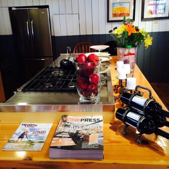 RoxyAnn Winery - Decor - Wineries Near Me - Medford, Oregon
