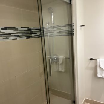 EVEN Hotel Brooklyn - Shower - Hotels Near Me - Brooklyn, New York