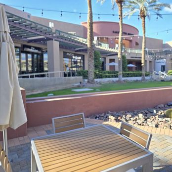 El Paseo Shopping District - Shopping Centers Near Me - Palm Desert, California