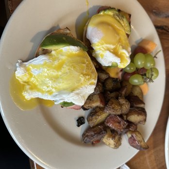 Copperbarn Coffeebar & Eatery - Egg Benedict with Smoked Ham - Coffee & Tea Near Me - Middletown, New York