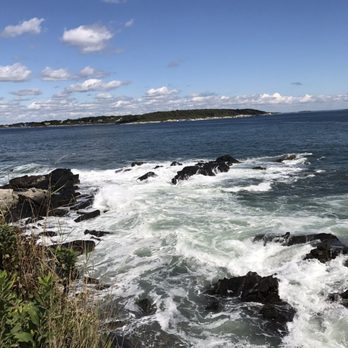 Bite Into Maine - After you eat a lot of food you can go walking along the ocean here - Seafood Near Me - Cape Elizabeth, Maine Bite Into Maine - After you eat a lot of food you can go walking along the ocean here - Seafood Near Me - Cape Elizabeth, Maine