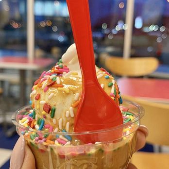 DQ - Peanut butter sundae with sprinkles - Ice Cream & Frozen Yogurt Near Me - Palatine, Illinois DQ - Peanut butter sundae with sprinkles - Ice Cream & Frozen Yogurt Near Me - Palatine, Illinois