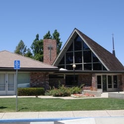 Los Altos United Methodist Church - outside the church