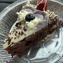 Strawberry chocolate cake is DEVINE! Strawberry chocolate cake is DEVINE!