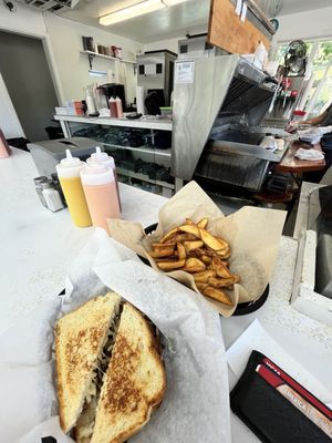 Milt's Stop & Eat by null