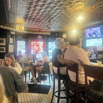 Pizzeria Uno - Pizza Near Me - Chicago, Illinois