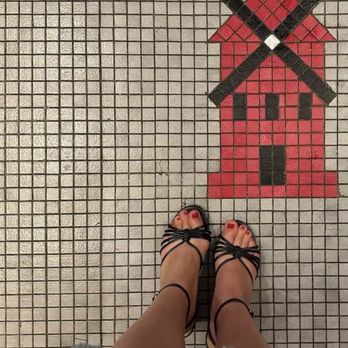 Moulin Rouge - Bathroom floor - Cabaret Near Me - Paris, 75