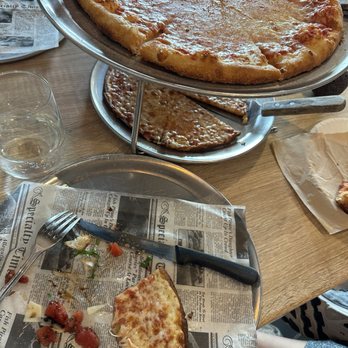 Pizza District - Gluten free and regular 4 Cheese White Pizza Large 18" - Pizza Near Me - Boca Raton, Florida Pizza District - Gluten free and regular 4 Cheese White Pizza Large 18" - Pizza Near Me - Boca Raton, Florida
