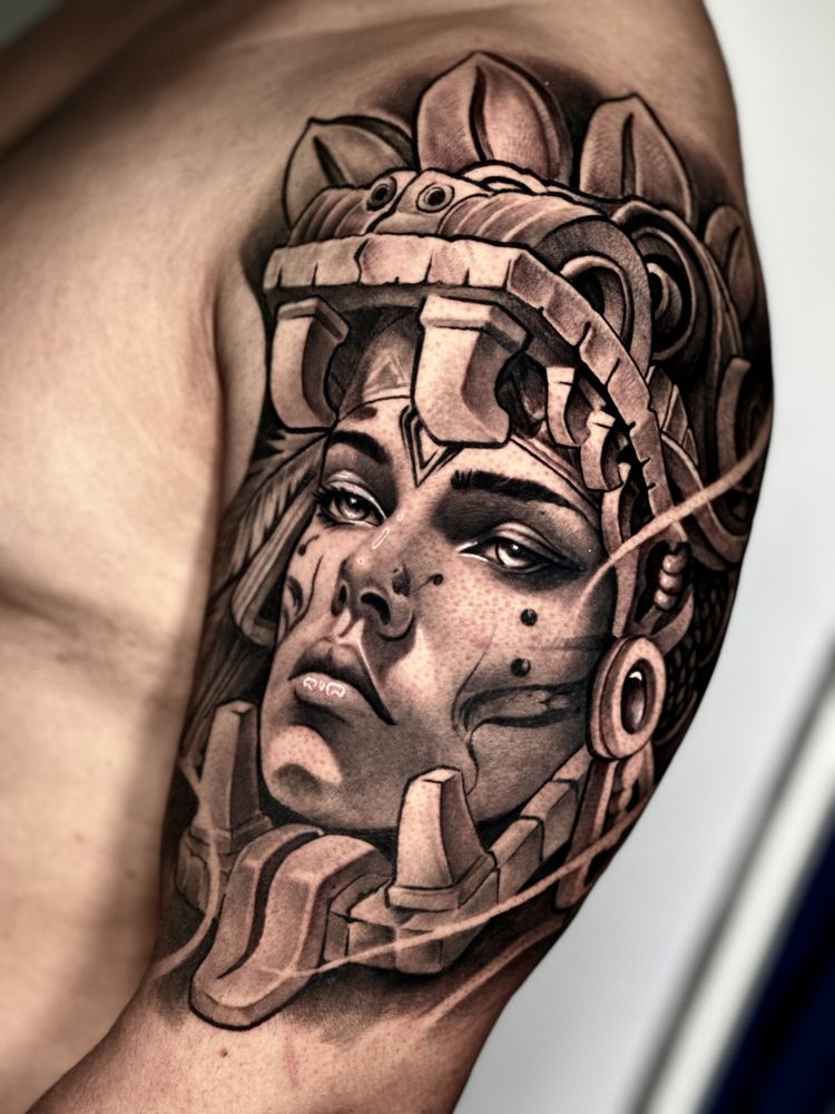 The Golden Oak Tattoo Studio Logo