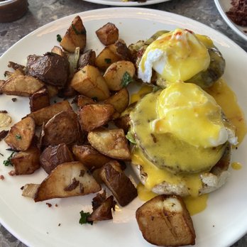 Stars On Hingham Harbor - Cali Eggs Benedict - Seafood Near Me - Hingham, Massachusetts