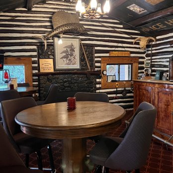 Anton's Restaurant - Interior decor - Seafood Near Me - Waite Park, Minnesota