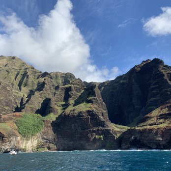 Holoholo Charters - Na Pali coast - Boating Near Me - Eleele, Hawaii