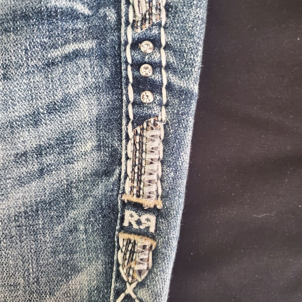 Buckle - I love the detail on this brand. That's why they're my fave. - Women's Clothing Near Me - Lone Tree, Colorado Buckle - I love the detail on this brand. That's why they're my fave. - Women's Clothing Near Me - Lone Tree, Colorado