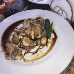 Casa Aamori - Seared tuna over mushrooms w epasote