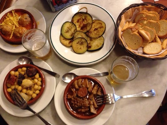 Taberna Antonio Sánchez - 1787 - La Taberna más antigua de Madrid by null