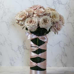 Florboxoxo - Shop from our exclusive Rosé collection of 36 stems featuring beautiful champagne roses!