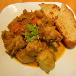 Coop's Aurora Bistro & Pub - Curry Chicken & Garlic Bread