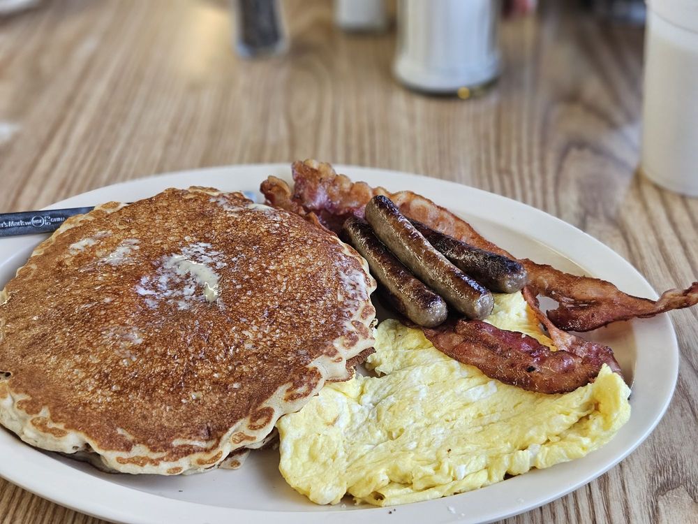Food from Johnnie's Grill