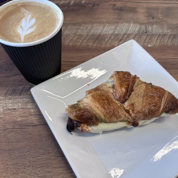 Sips - Sammie and Cafe Con leche - Coffee & Tea Near Me - Longboat Key, Florida