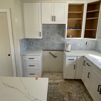 Elm Pine Construction - Kitchen renovation - Decks & Railing Near Me Elm Pine Construction - Kitchen renovation - Decks & Railing Near Me