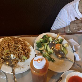 Yen Du Restaurant - House chow mein noodles & northern style vegetables - Chinese Near Me - Stockton, California Yen Du Restaurant - House chow mein noodles & northern style vegetables - Chinese Near Me - Stockton, California