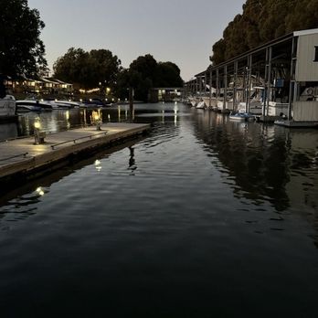 B & W Resort Marina - Resorts Near Me - Isleton, California