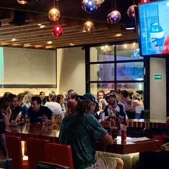 District Mx - Picture of the restaurant area with groups - Restaurants Near Me - San José del Cabo, BCS