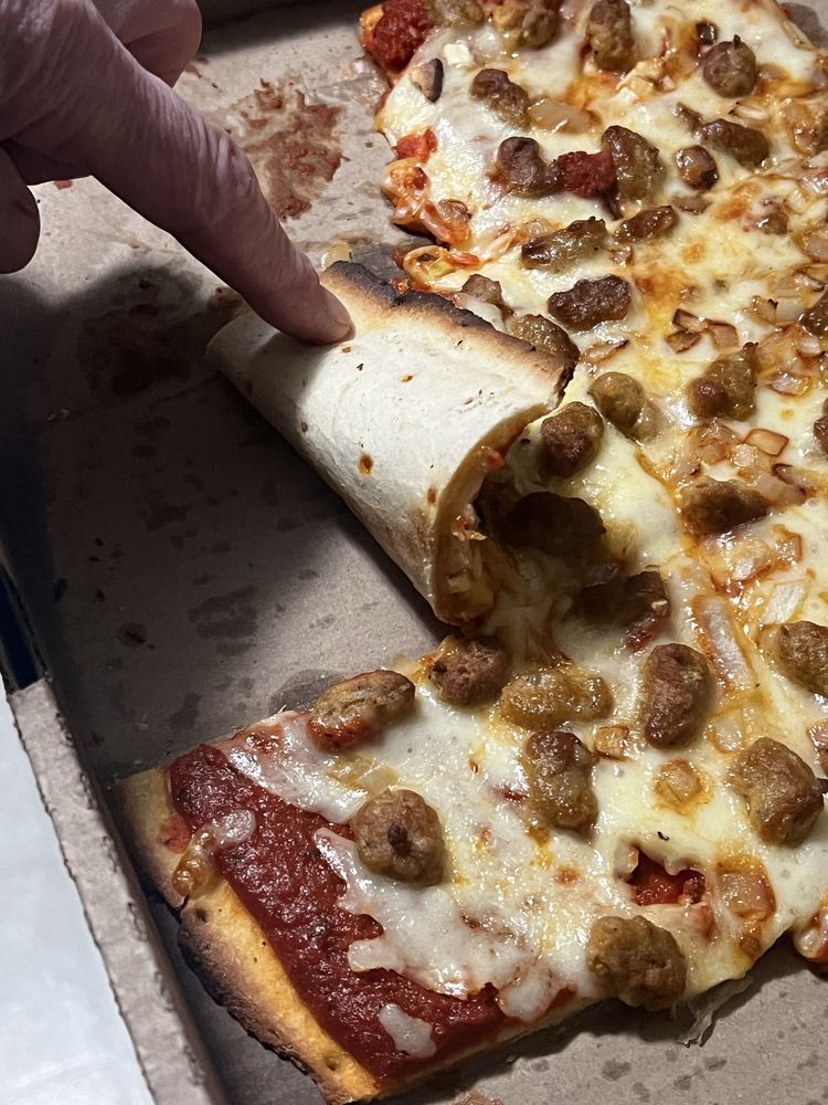 Wayno’s Hometown Pizza Logo