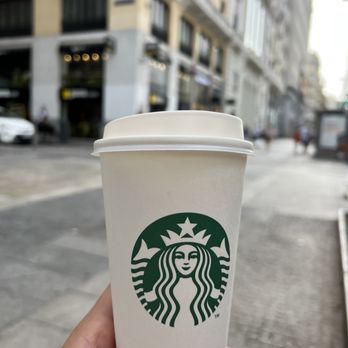 Starbucks - Coffee & Tea Near Me - Barcelona, B