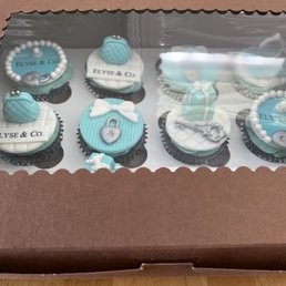 Tiffany style cupcakes & cake -Gorgeous and delicious! Tiffany style cupcakes & cake -Gorgeous and delicious!