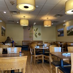 Olis Italian Eatery - Inside